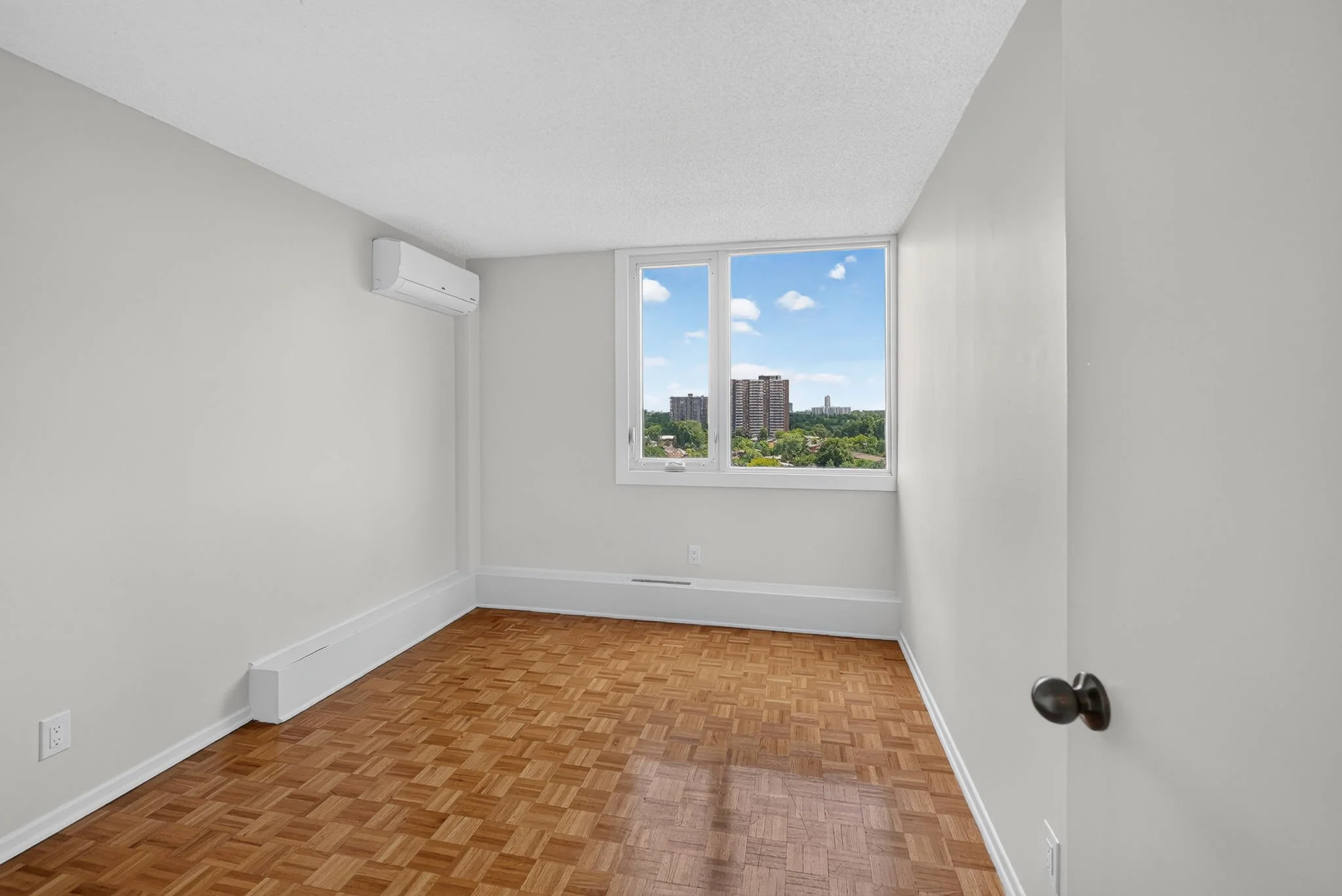 30-web-or-mls-2625-regina-st-1102.jpg