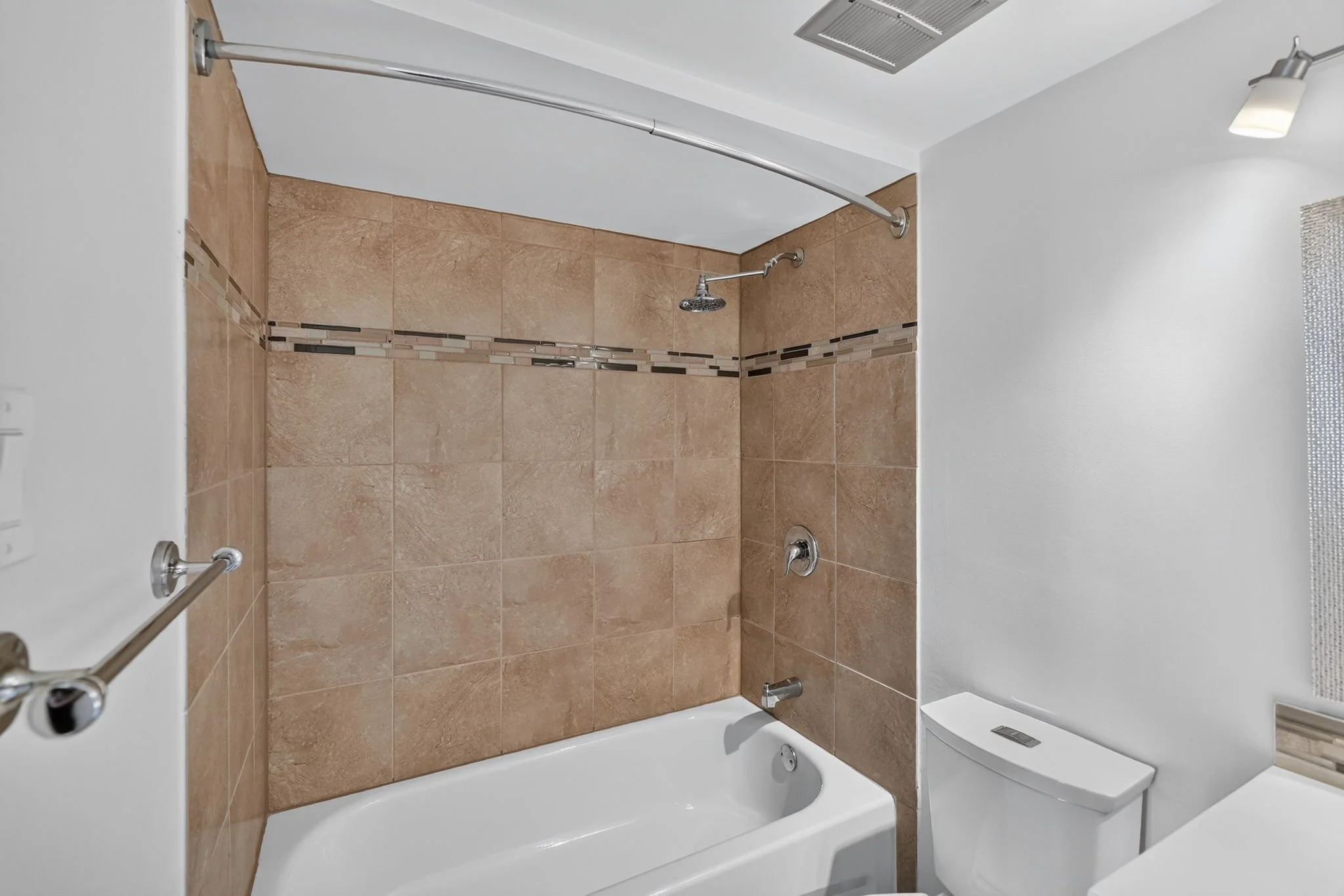 29-web-or-mls-2625-regina-st-1102.jpg