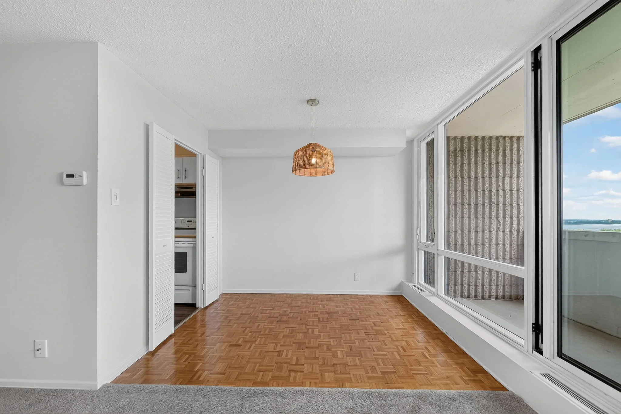 24-web-or-mls-2625-regina-st-1102.jpg