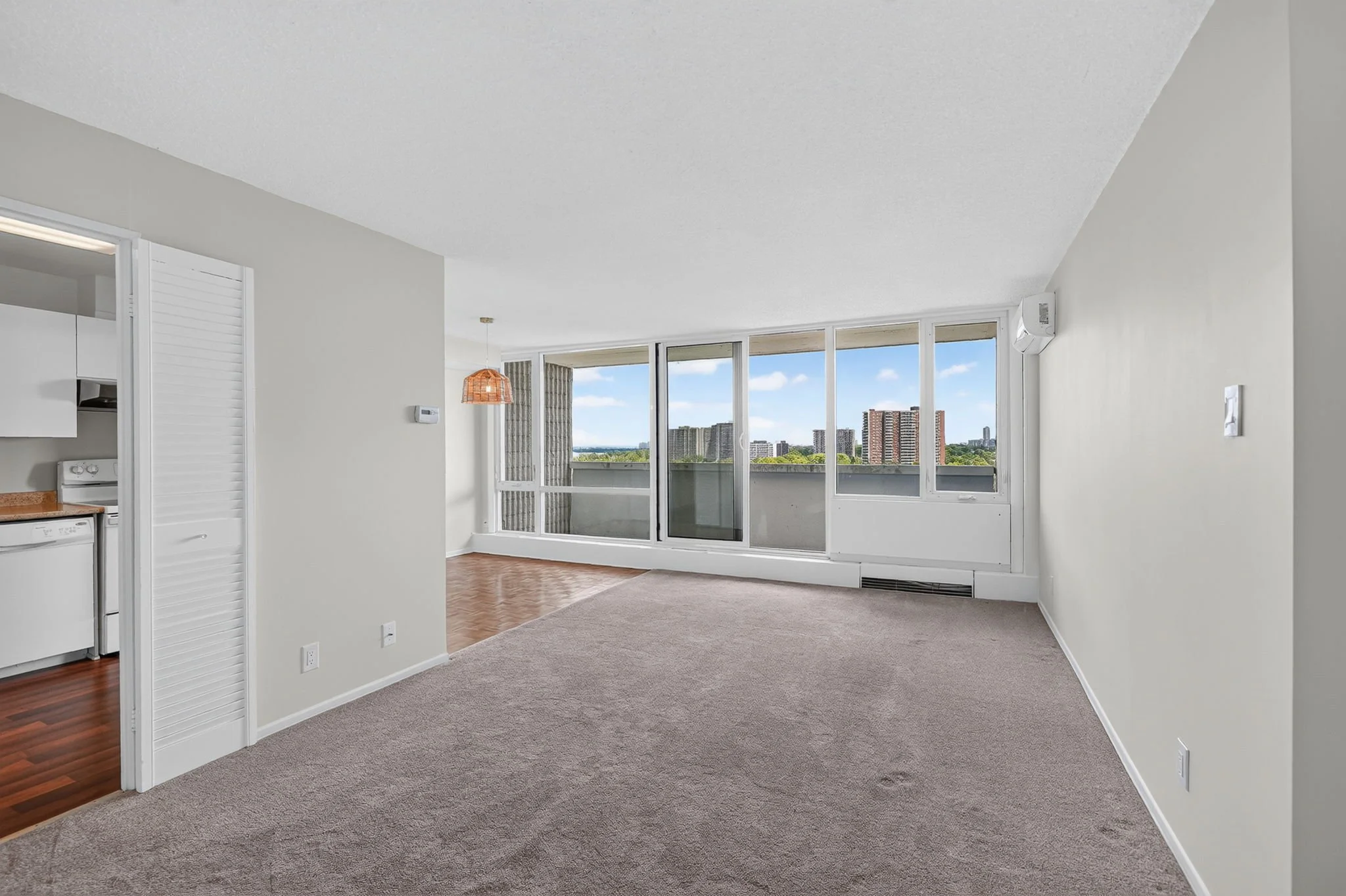 20-web-or-mls-2625-regina-st-1102.jpg
