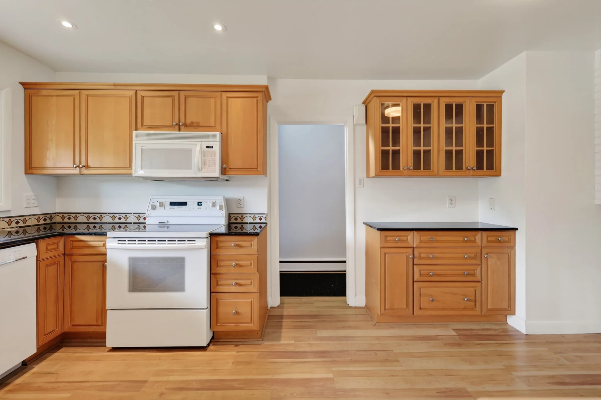 13-web-or-mls-1228-henry-farm-dr.jpg