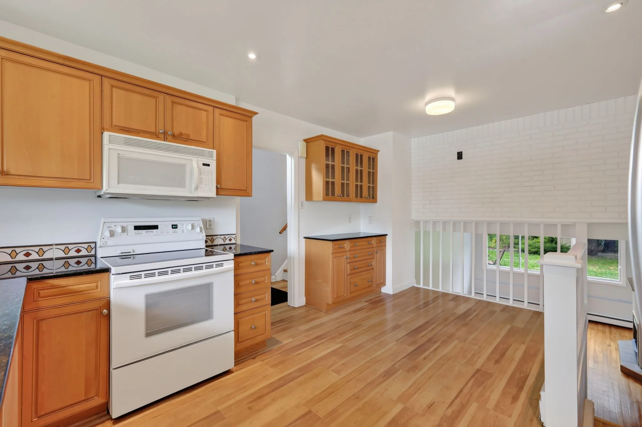9-web-or-mls-1228-henry-farm-dr.jpg