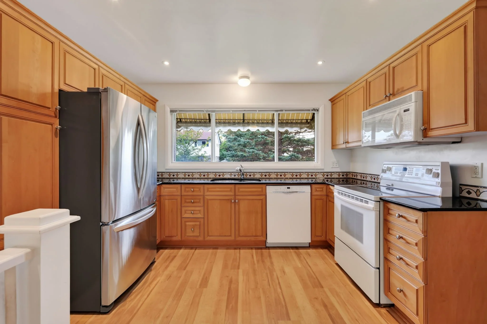 8-web-or-mls-1228-henry-farm-dr.jpg