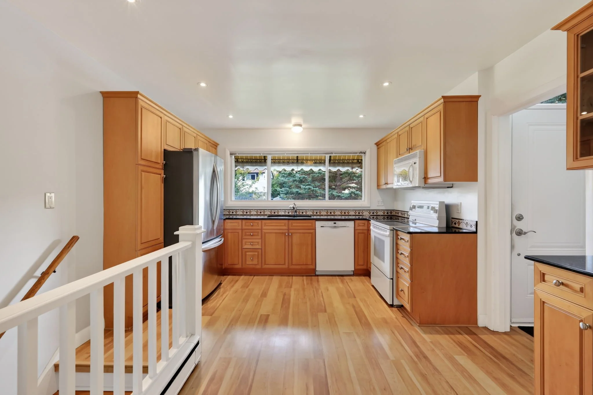 7-web-or-mls-1228-henry-farm-dr.jpg