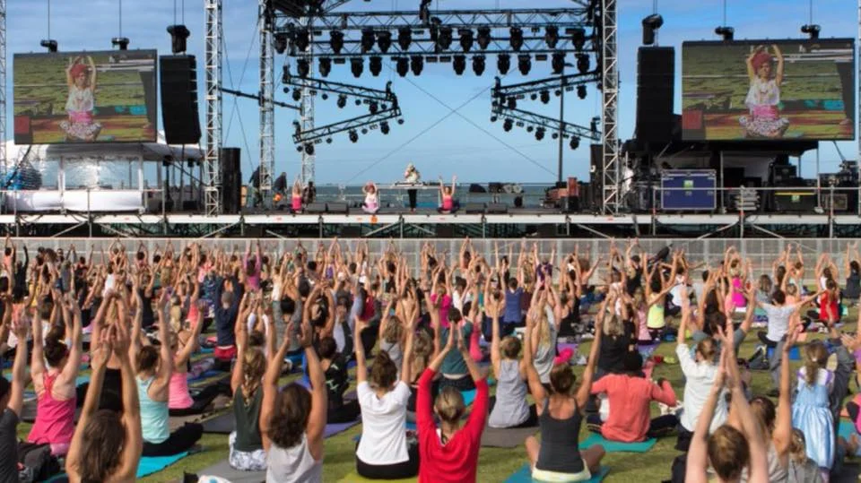 DISCOYOGA_QUEEN.jpg