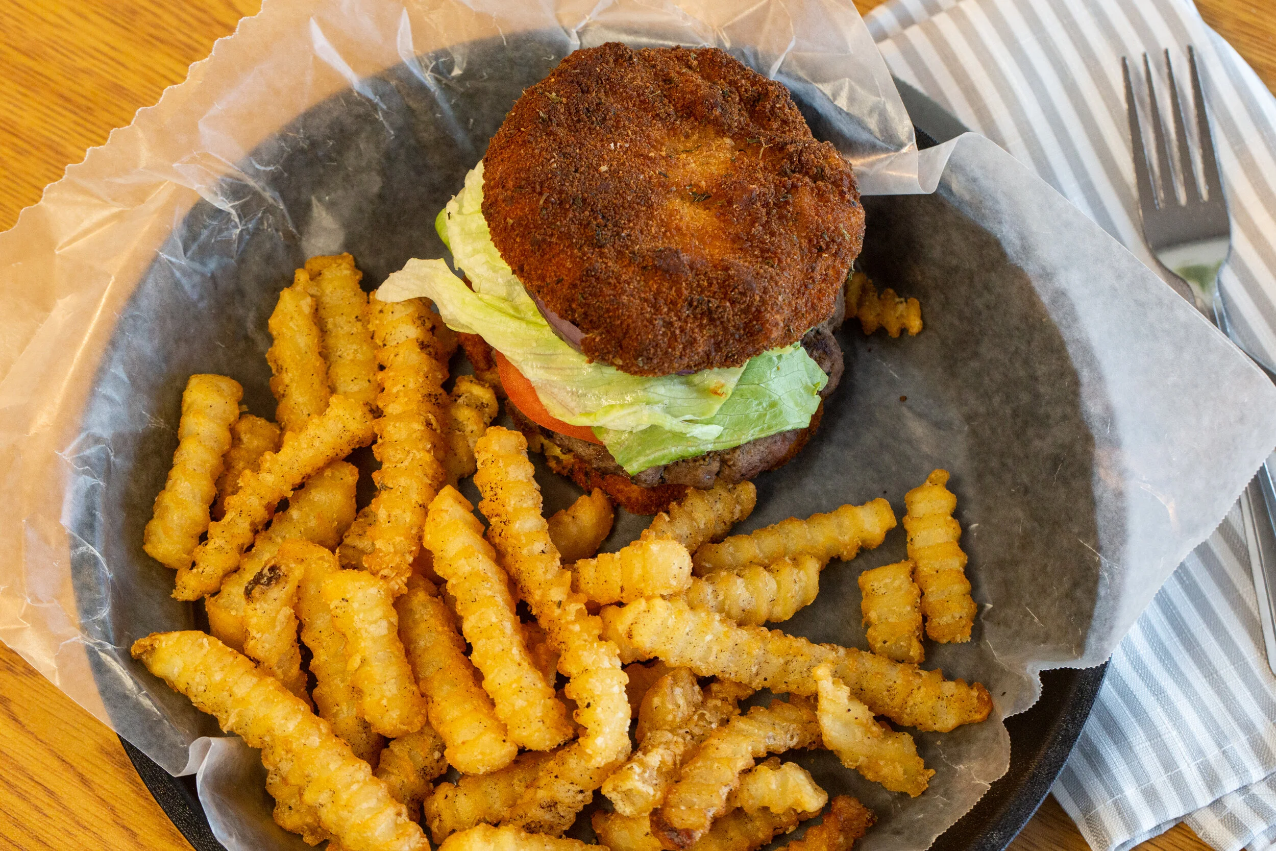  Mac &amp; Cheese Hamburger w/Fries 