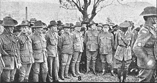   Part of the Guard of Honour. &nbsp; [Tasmanian Mail 8th August 1918 p17] 