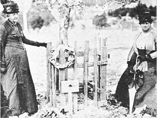   Family gathered at tree for Russell Bruford.  [Tasmanian Mail 20th February 1919 p18] 