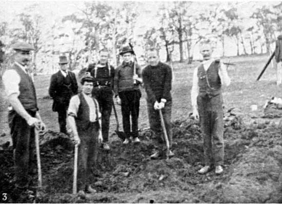   The Robinson party, 18/7/1918.&nbsp;  [Weekly Courier 25th July 1918 p21] 