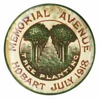 The badge produced in 1918 to publicise the planting of the Soldiers Memorial Avenue.