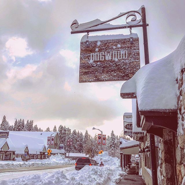 We&rsquo;re OPEN! ❄️🌲 .
.
.
But the main highway is still pretty bad so be careful! 🚙 .
.
#dogwoodtavern #snowday #lakearrowhead #wereopen #letsparty #comeeat #comedrink #bar #tavern #moodygram #scenery #smalltown #snow #drivesafe #skyline #winterw