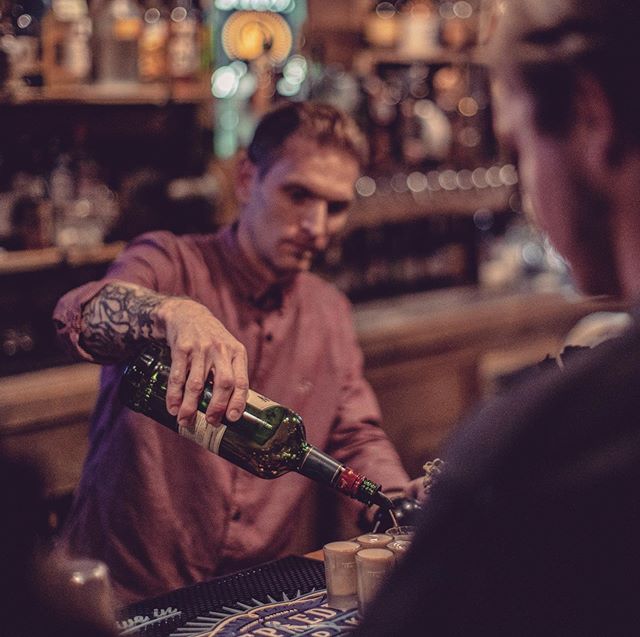 Get ready for a super fun weekend! 💥Friday night The Trouble will be back rocking at 9pm and @alexanderparlee will be here for the first time on Saturday night at 7pm .
.
.

Photo 📸 by @danysneocortex .
.
#drinks #shots #weekend #livemusic #weekend