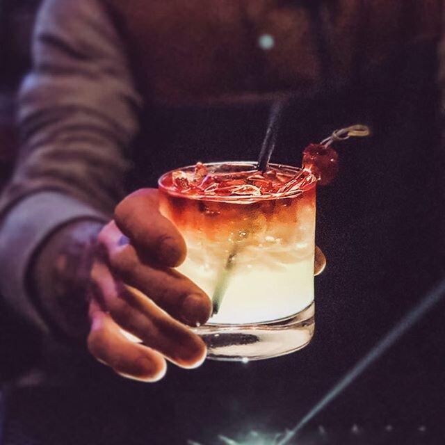 Weekend VIBES ✨🥃🔥 #lit ..
.
.
#cocktails #drinks #weekendvibes #cherryontop #bartender #moodygrams #darkmatter #dogwoodtavern #bar #pub #tavern #barrestaurant #letsparty #drinkrespomsibly #lakearrowhead #bluejayca #thingstodointhemountains #🥃 #🔥