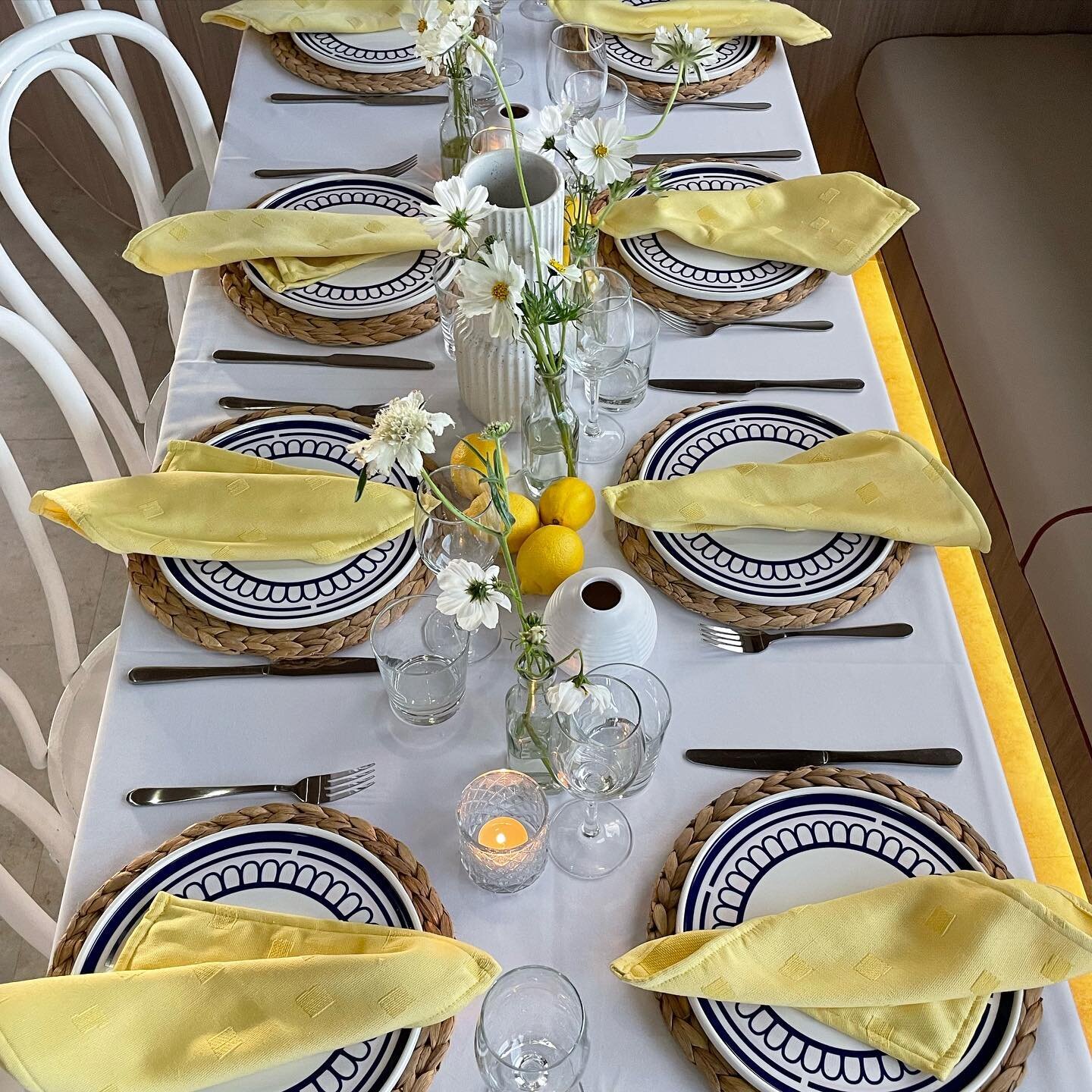 European summer vibes for this intimate lunch on board @karismacruises #sydneyharbour #floraldesigns #sydneyweddings #eventstyling #events #flowersofinstagram #sydneyevents #sydneyvenues #sydneyharbour #darlingevents #karisma #boatparty
