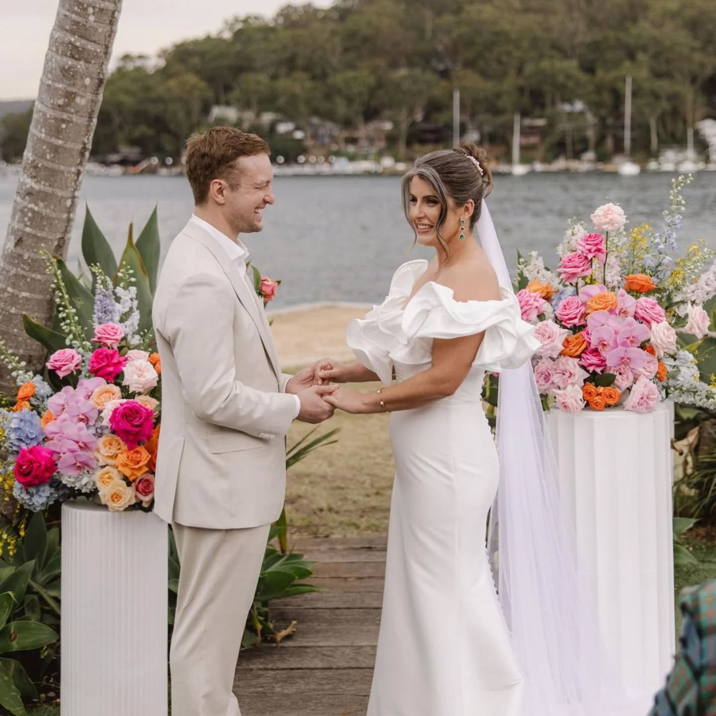 Understated florals but make it full of lush blooms &amp; punchy goodness for your I do's 💍
The essentials
🍉2 statement abundant floral arrangements

🍍optional extras petal toss pots, welcome sign florals, aisle marker florals, signing table flora