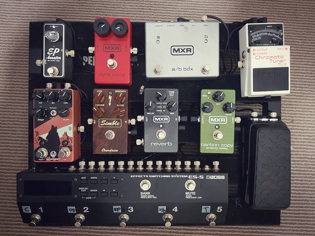 My current lockdown rig.  I've swapped out the wireless tuner for the trusty TU-3 and the Digital Delay for the Analog Delay.

I'll be starting up some livestreaming sessions this week. Comment below if you have any song requests!

#pedalboard #guita