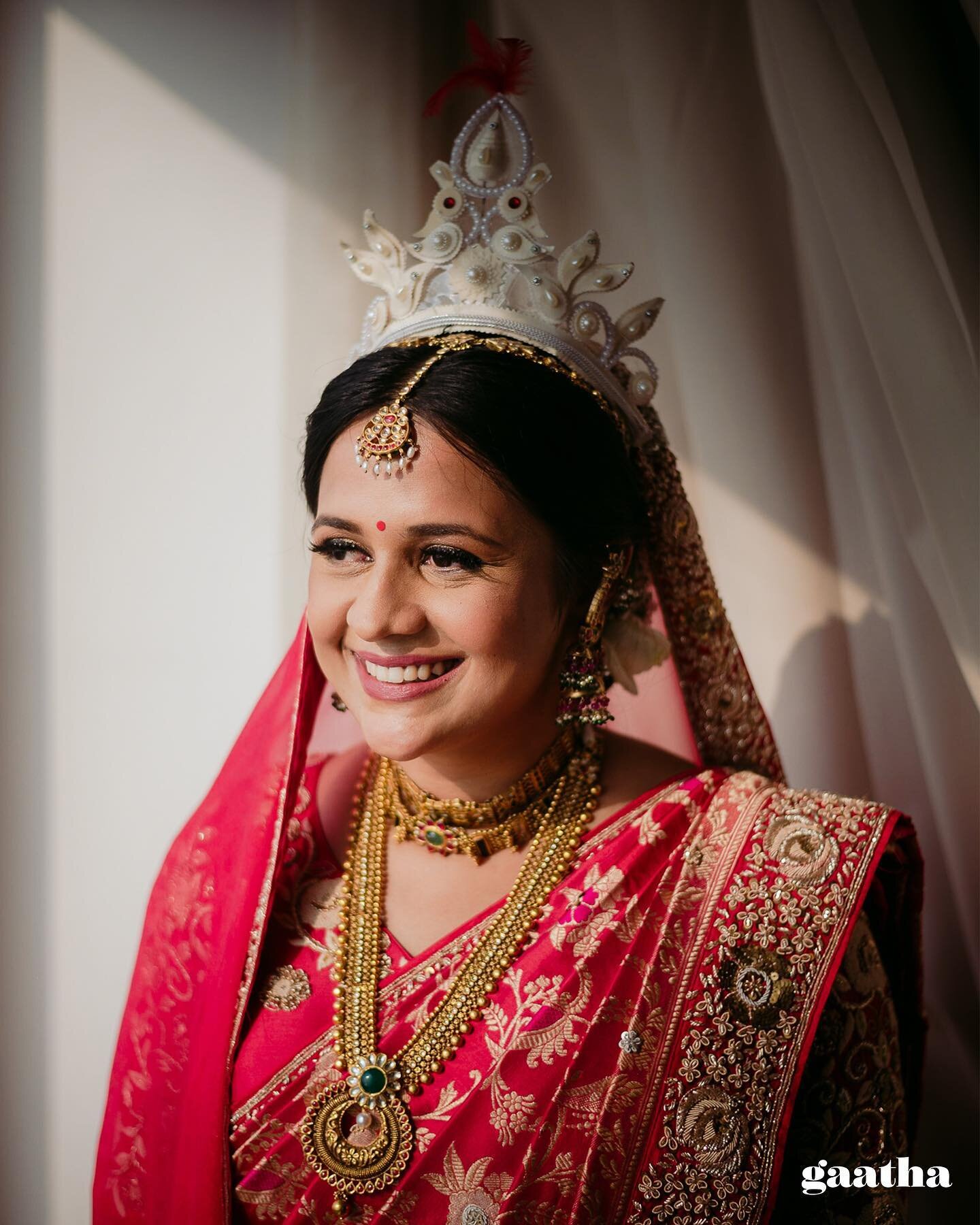 &quot;From one stunning bride to another - a legacy of beauty and grace passed down from mother to daughter.&quot;

Shot by @i_am_anshuman_gaikwad alongside @_rachanakaar_ 
MUA @priyatodarwal 

#gaatha #bridesofgaatha #bride #bridalphotography  #wedd