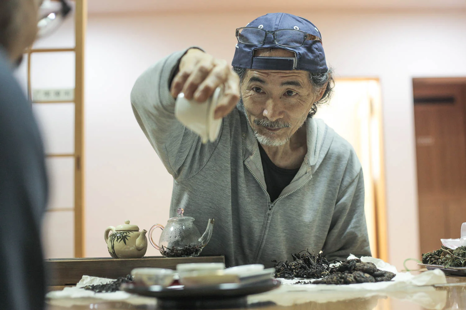 shu-making-tea.jpg
