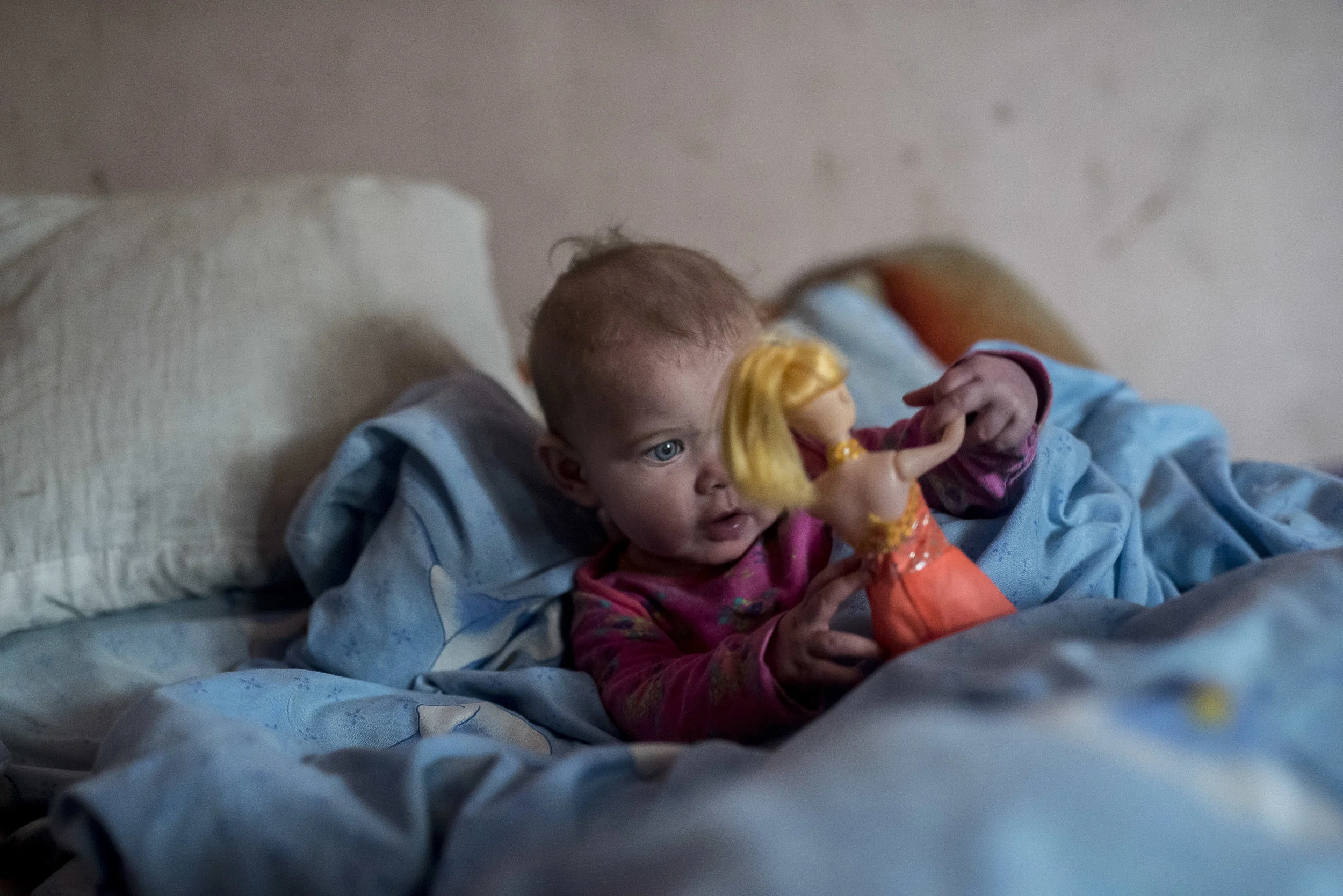 Szofi was born blond, with blue eyes and light skin just like her brother Szabolcs, so Viki holds out more hope for the two of them. Viki thinks they may have a chance to get ahead in this country.