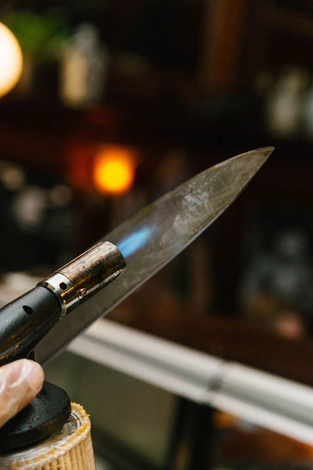 Heating the knife