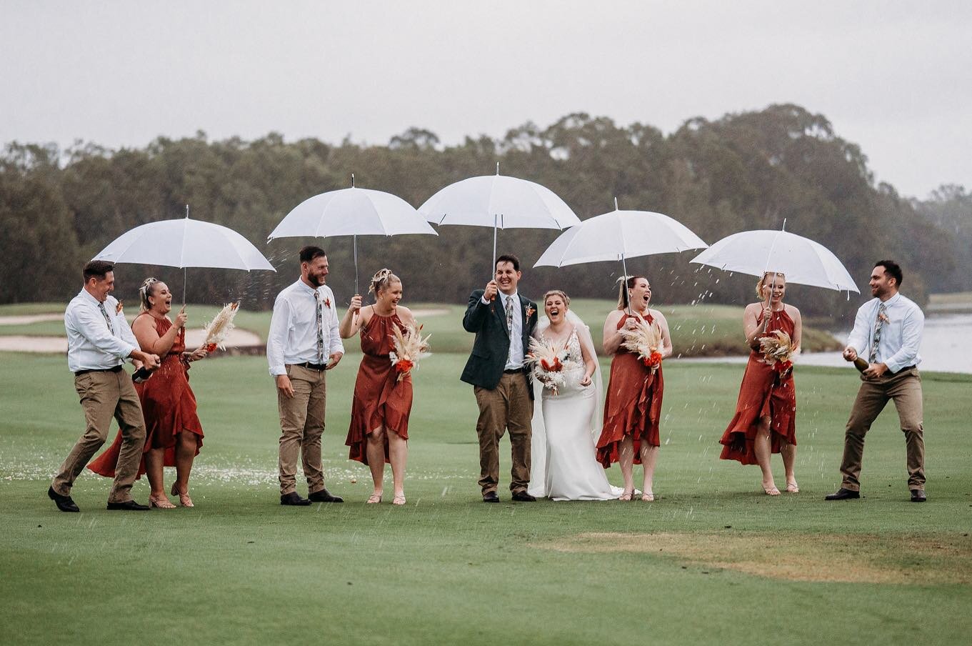 How great is this bridal party ! It was almost dark here &hellip; started raining and they were still having a blast !!!!!!! 

( exhibit A on why professional photographers are a must for your day !!! ) nailed it 🤩🥰 📸 swipe across to the end to se