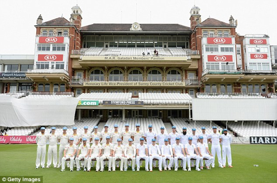 An unusual picture of both teams before the final Test