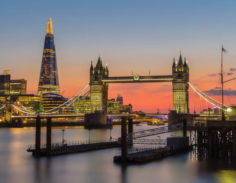 Illuminated London streets for a private London by Night journey