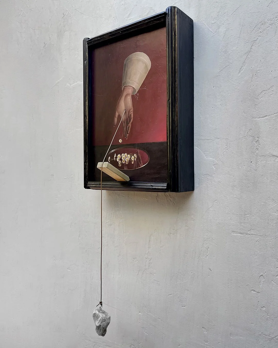 Virgilio Rospigliosi, frammento di marmo (Determinazione ontologica), 1991-2025. cm 120x48x30, acrilico su tavola, legno, marmo ,filo elettrico, 7.jpg