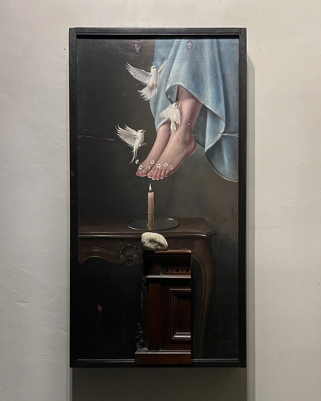 Virgilio Rospigliosi. Sasso di fiume-determinazione ontologica 125x65x17, acrilico su legno, sasso, decorazione lignea del 1920. 1991-2026 4.jpg