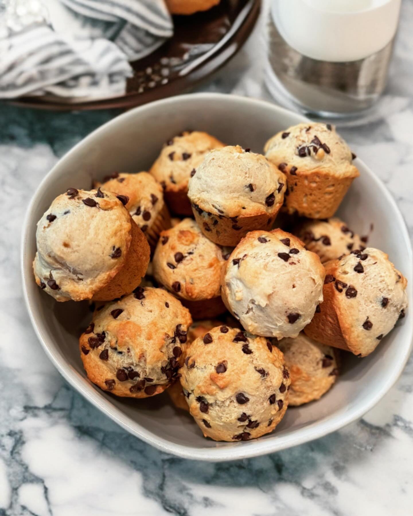 Anyone else add double the chocolate chips in their chocolate chip muffin recipe? I love when you get that silky chocolatey goodness in each bite!
*
*
*
#chocolate #chocolatechip #chocolatechipmuffins #muffins #sunday #sundaymornings #baking