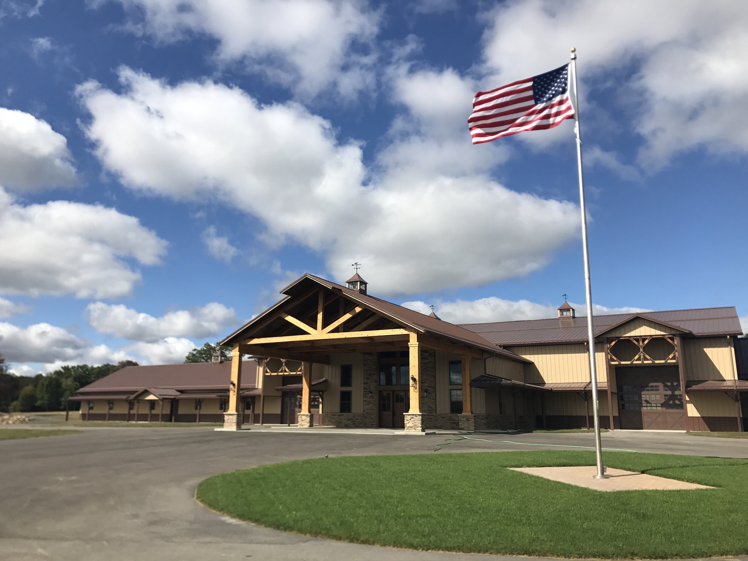 Horse_Complex_Pole_Barn_314104.JPG