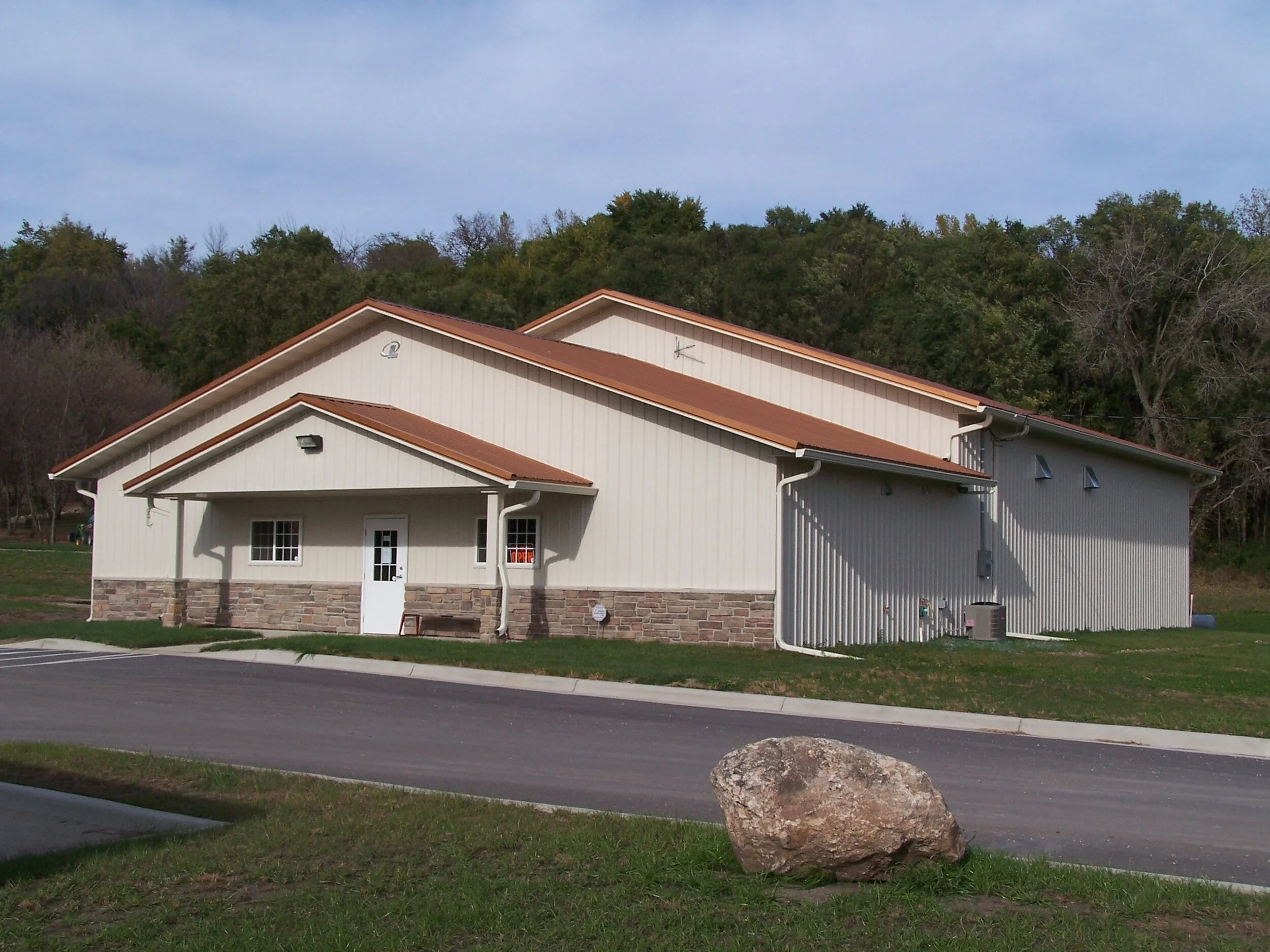 framing the roof. - wood truss building construction