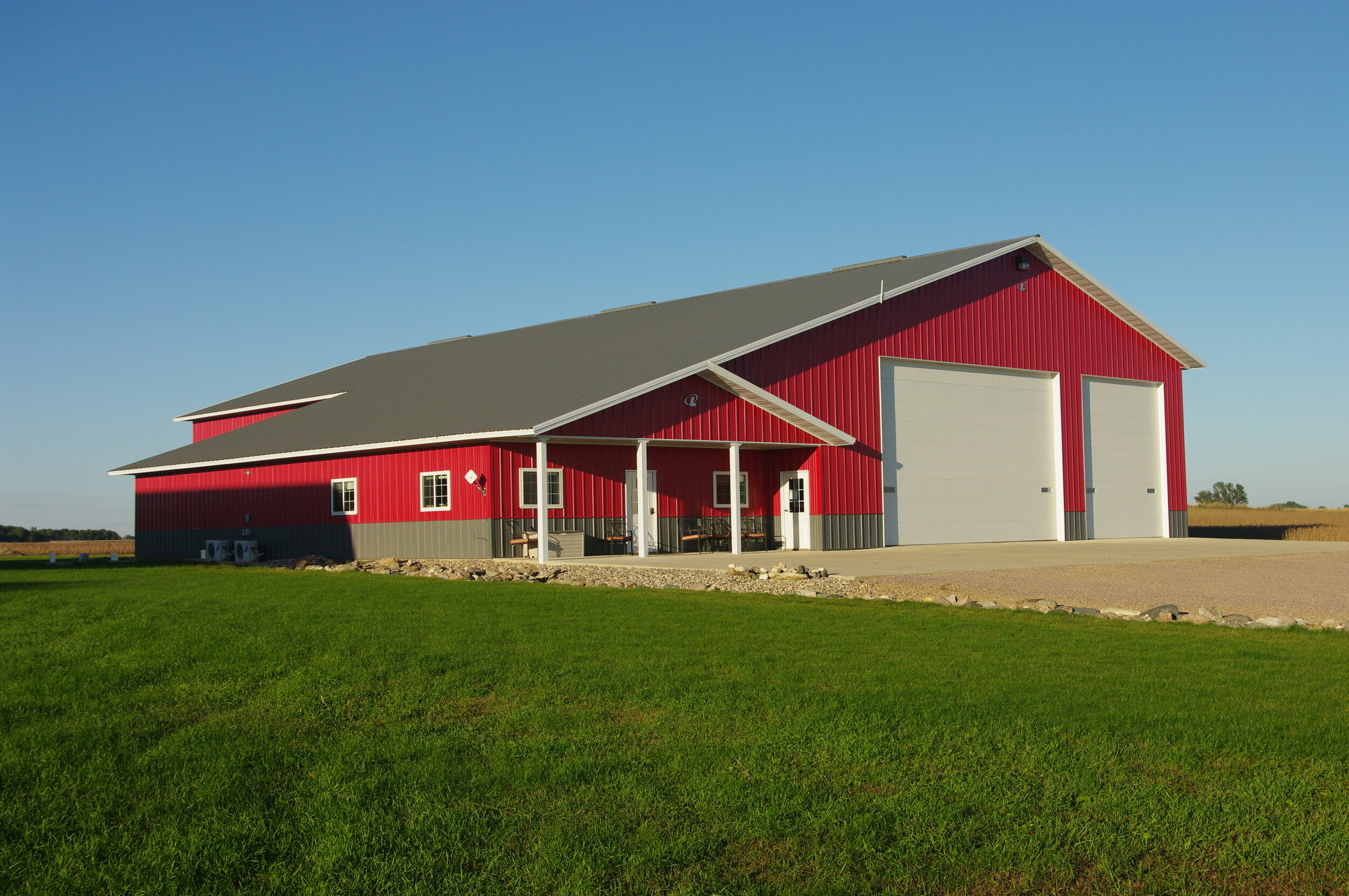 Seed_Dealer_Pole_Barn_Building_511175.JPG