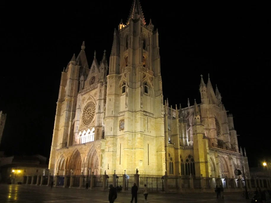  Cathedral at night, León. 