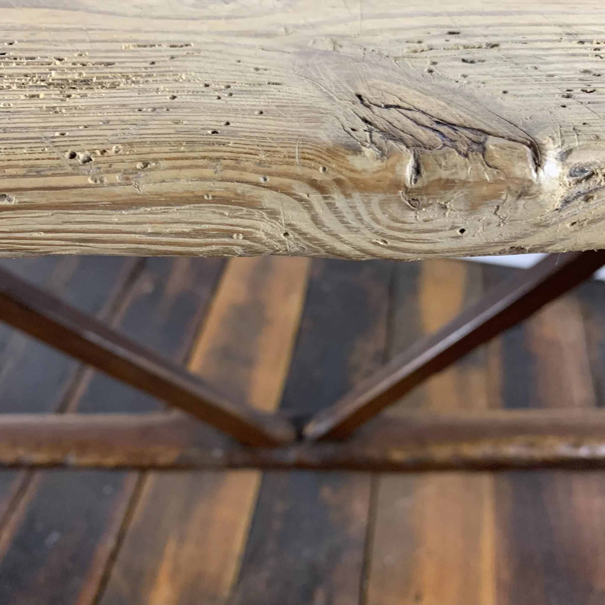 beautifully executed cross stretcher base