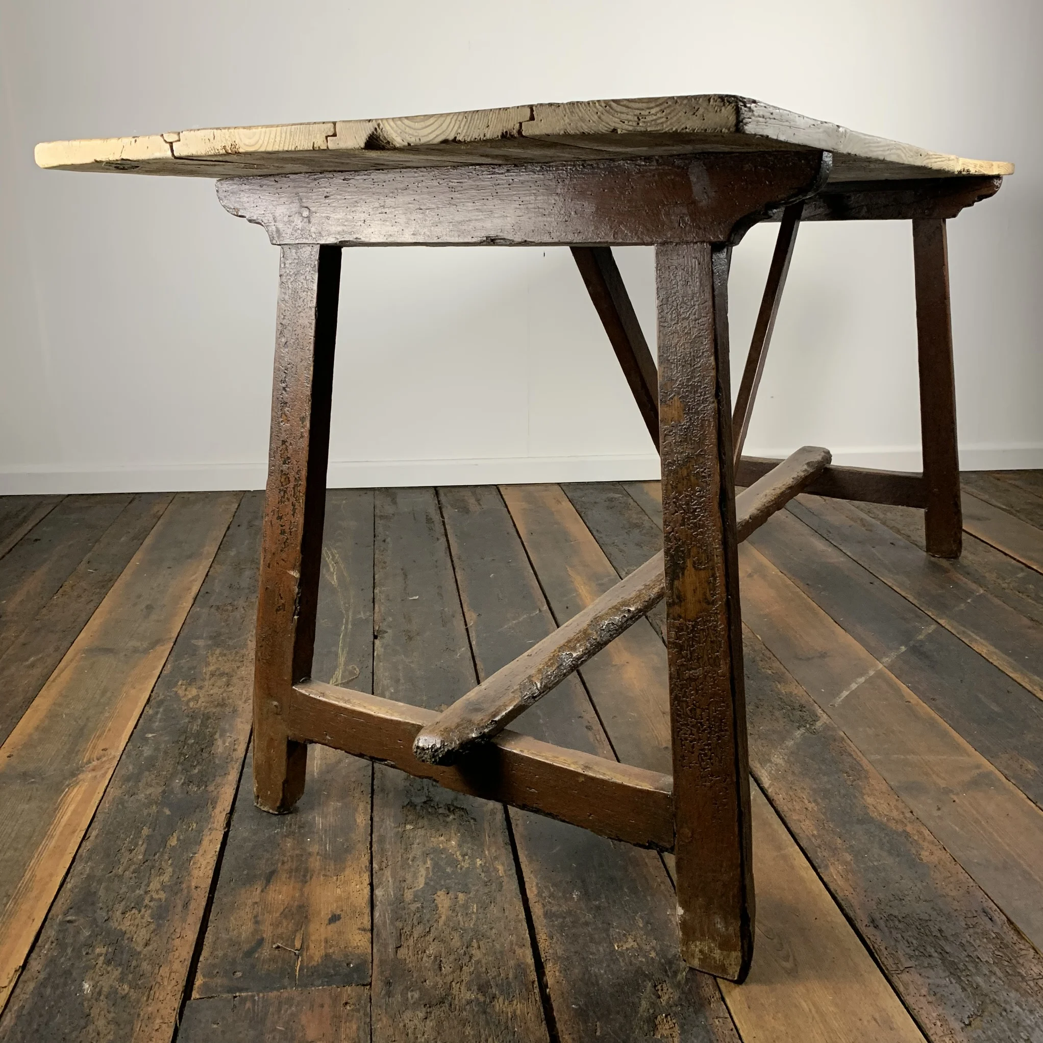 west country tavern table