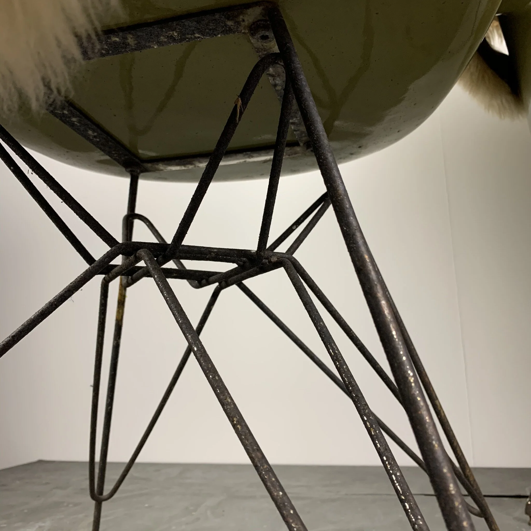 Charles Eames Eiffel base