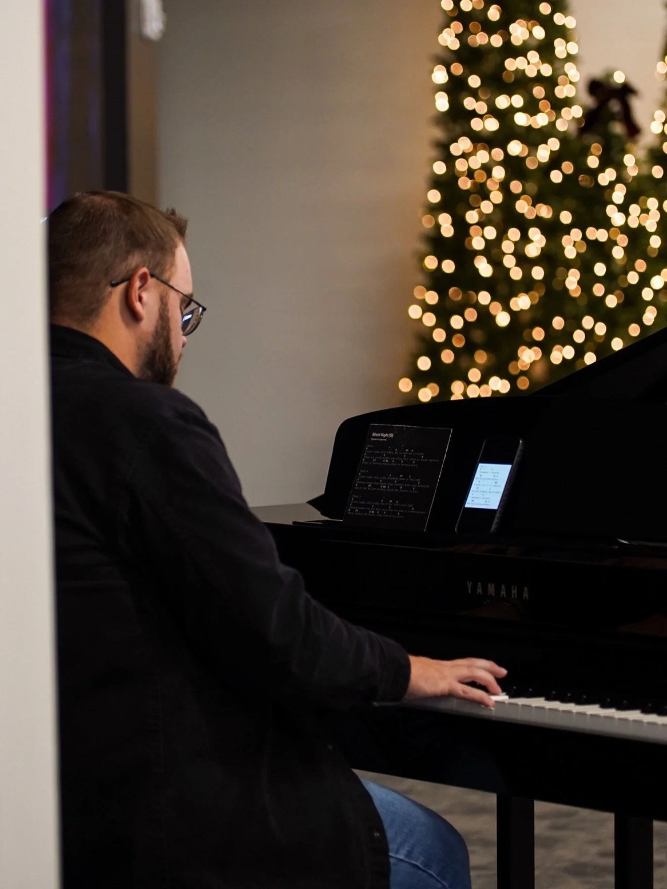 Happy Sunday, Grace Creek Church! We are so excited to see you this morning at 9:15am, 11am, and 12:30pm! 🎄🙌