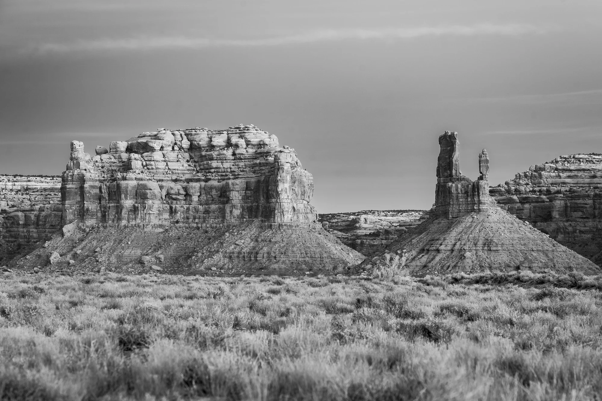 bears ears buttes - red filter. notice the areas of reds are lighter, oranges and violets are somewhat lighter tones while the complementary colored areas of green are darker and yellows and blues are somewhat darker when compared to the non filter black and white image