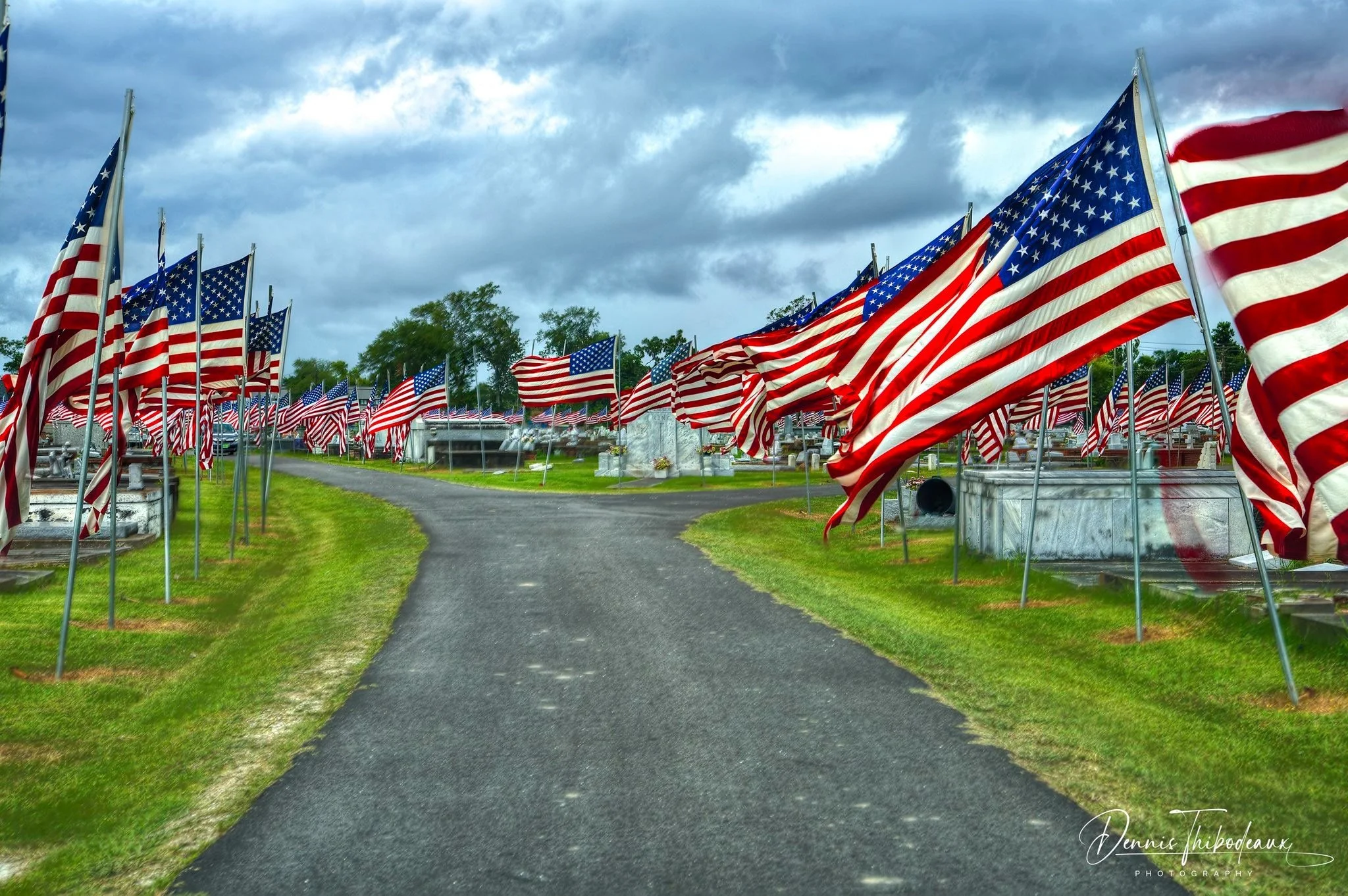 Today, we honor the brave men and women who gave everything for our freedom. Their sacrifice will never be forgotten. 

📸 @dlthibo Dennis Thibodeaux