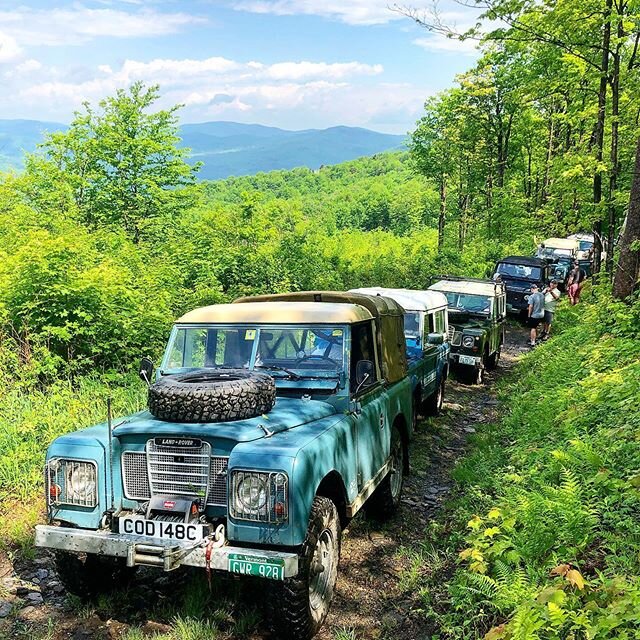 The Vermont Rover Club managed to pull off it&rsquo;s first run of the year. It was great to get back to the ridge line with 8 trucks. Nothing broke so it was a good day.
.
.
#vermontroverclub #countrysports #landrover #landroverseries #serieslandrov