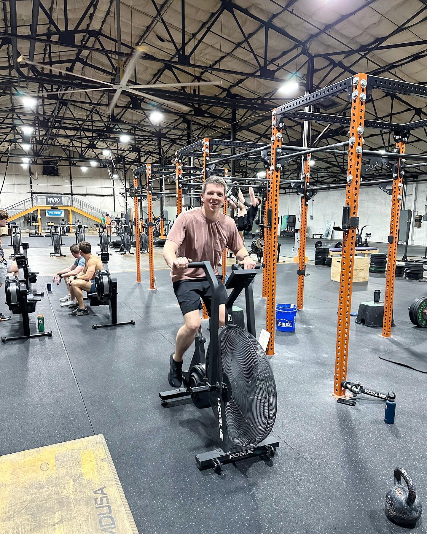 Pedaling right on into a new week! 🚴 

#sundayscaries #mondaymotivation #functionalfitness #echobike #crossfit #knoxville #visitknoxville