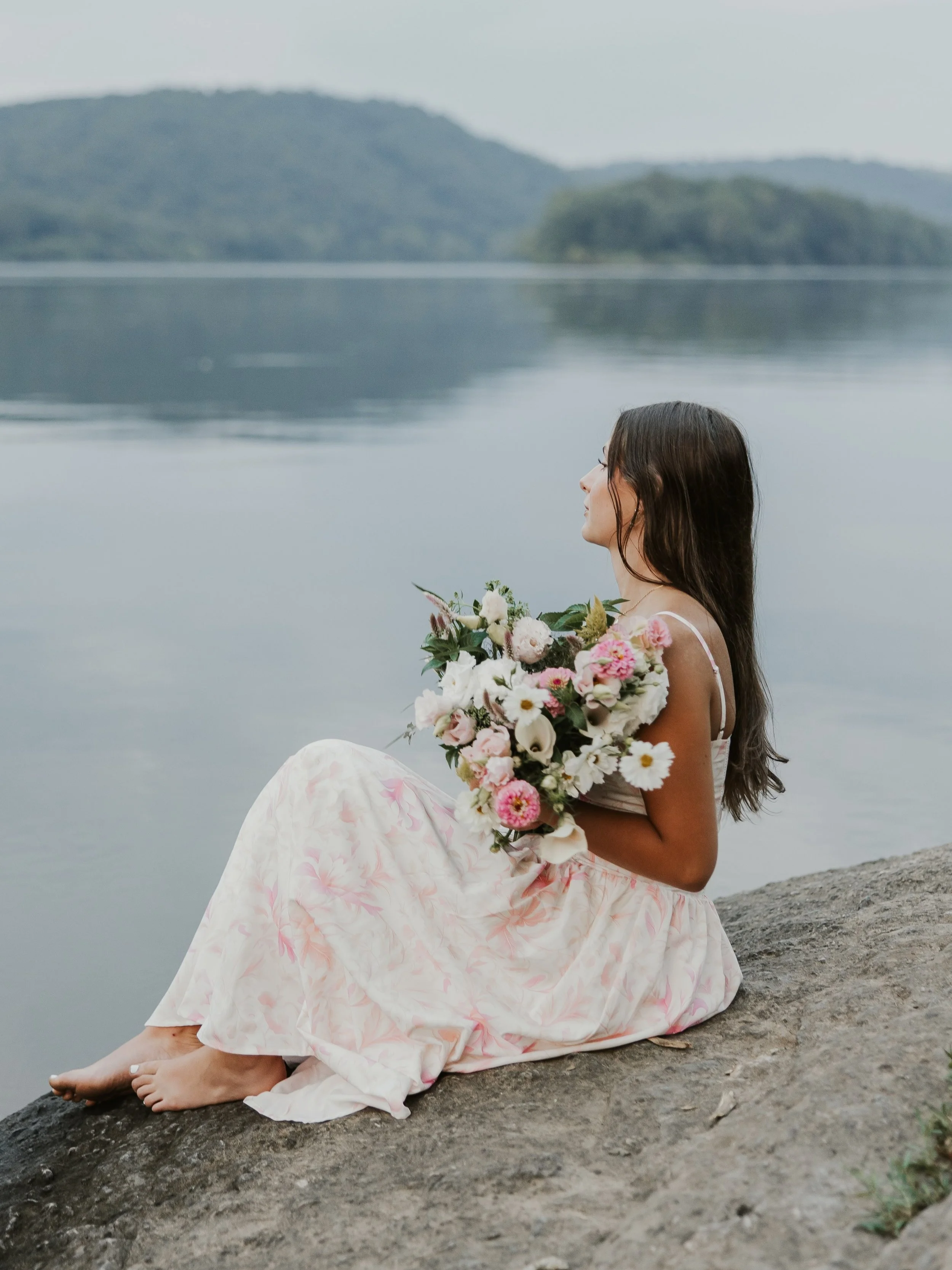 this cloudy dreary evening didn&rsquo;t stop Delaney from absolutely killing her senior session!!!! 🌸