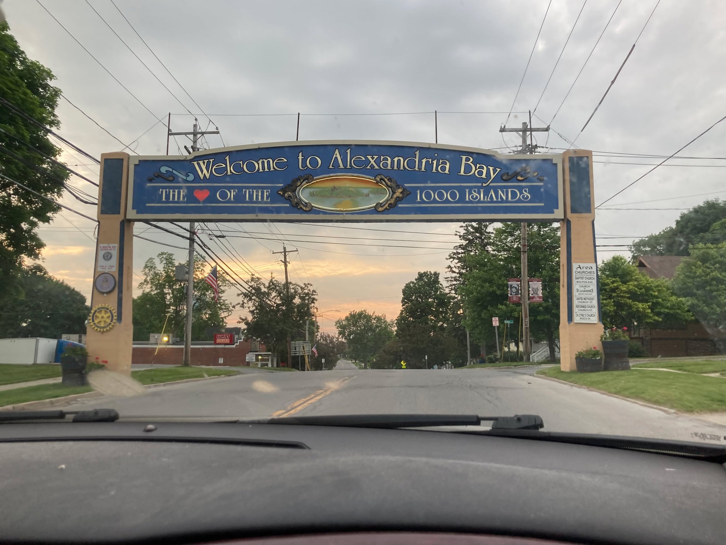 Sometimes you just have to get on a boat at 6AM on a summer morning 🚤🎣
.
Shout out to my godbro for inviting me along on an awesome fishing trip 🐟🐟
.
.
.
#thousandislands
#thousandislandsny
#alexandriabay
#gonefishing🎣
#fishing
#fishinglife
#fis