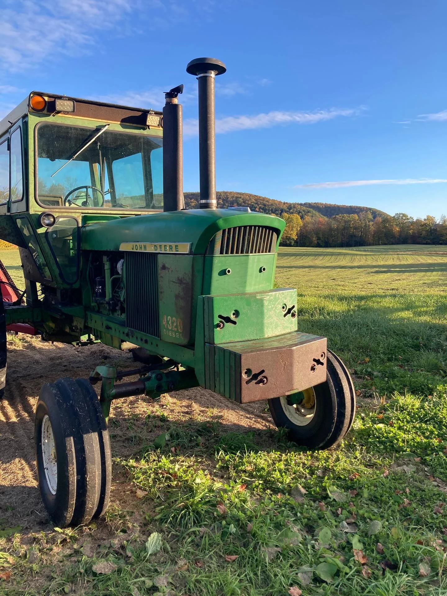 Guys I saw a green 🦌 on my walk after work. I think it was made of metal too?

#flx #flxoutdoors #johndeere #johndeeregreen #johndeeretractor #farm #upstate #upstateny #upstatenewyork #ithaca #ithacany #laplamalexvasant #desiphotographer #shotonipho