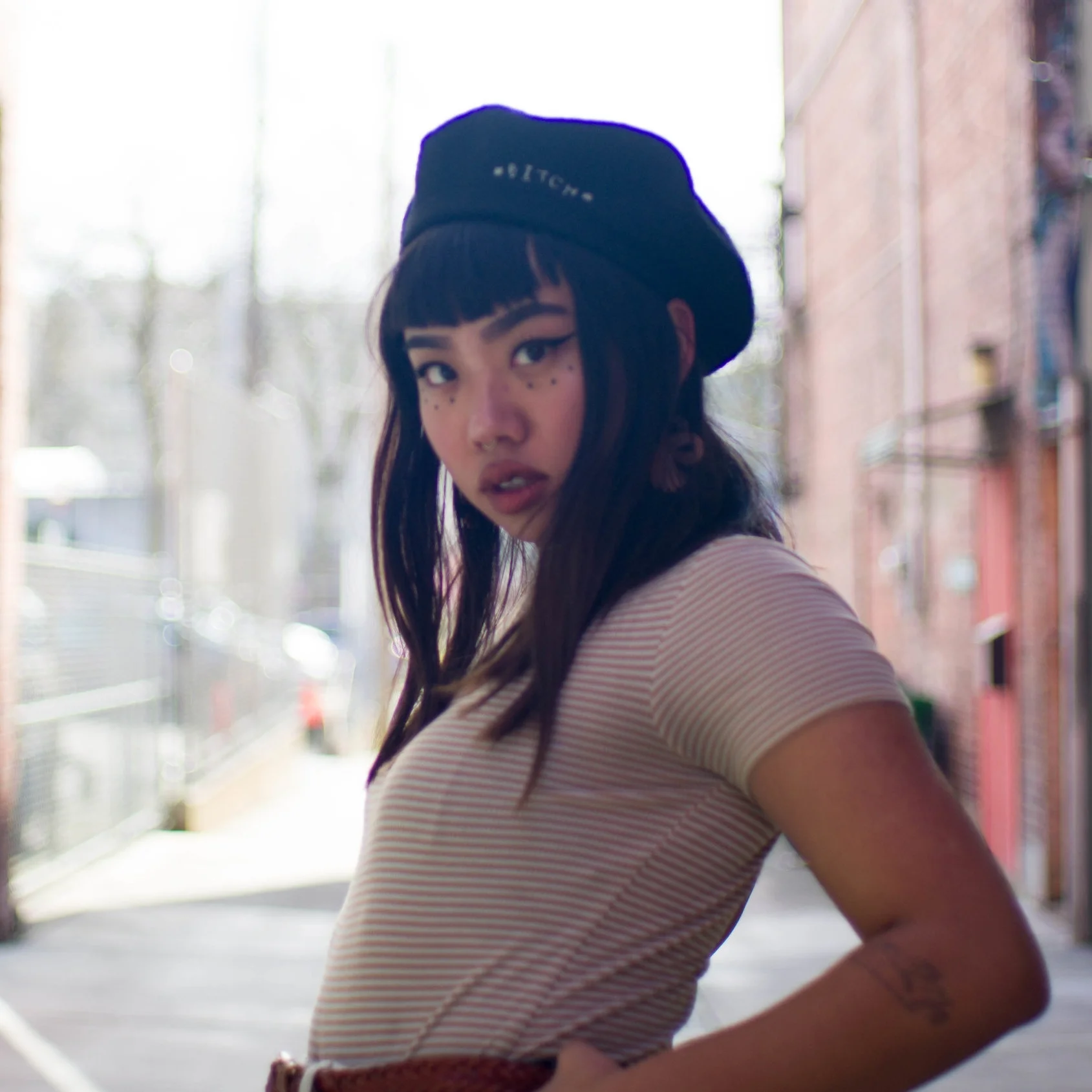  Monyee Chau 