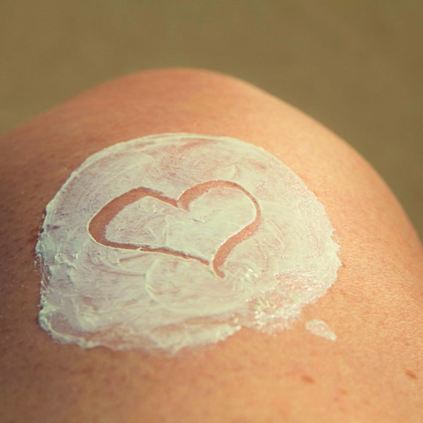 sunblock-skincare-healthy-skin-heart-161608.jpeg
