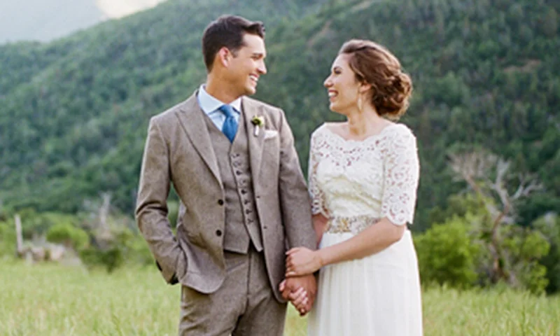 rustic-wedding-couple-on-the-hills.jpg