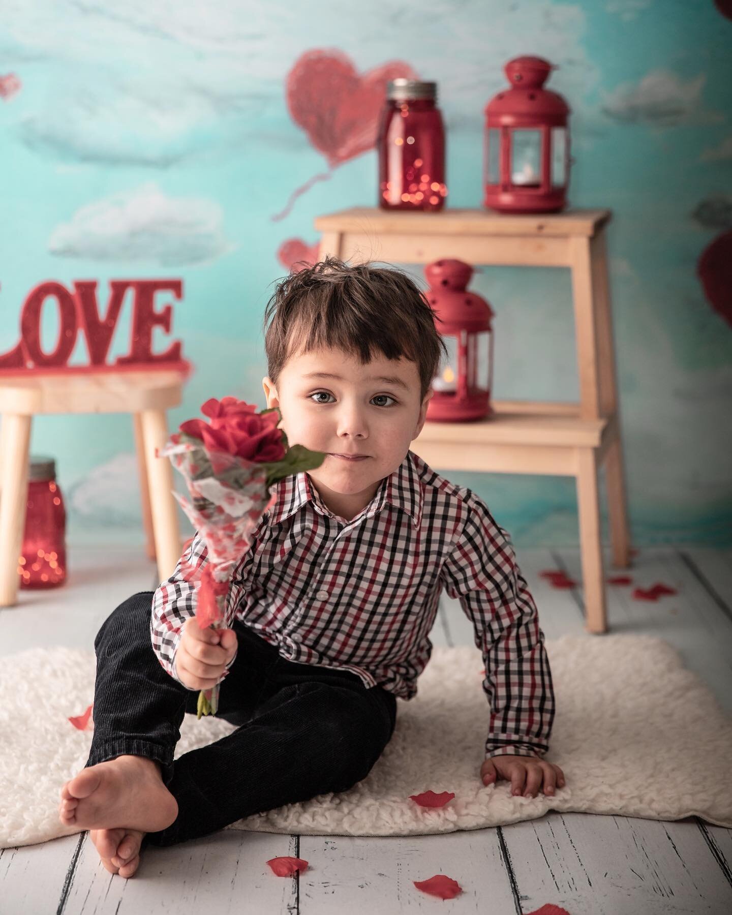 Happy Valentine&rsquo;s Day from my little loves to yours! &hearts;️&hearts;️&hearts;️. See more from this session on my Facebook page!

.
.
.
.
.
.
.
#yyc #calgaryphotographer #happyvalentinesday #valentines2021 #catandboy #igerscalgary #sharecalgar