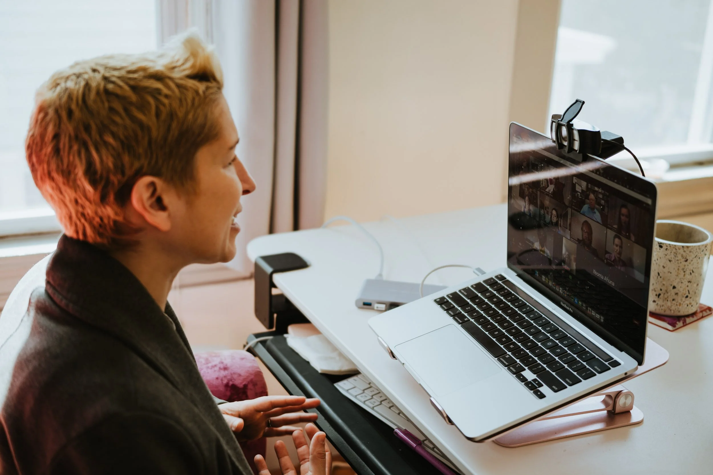 speech coach Lee Bonvissuto sits at their desk and does a communication coaching session